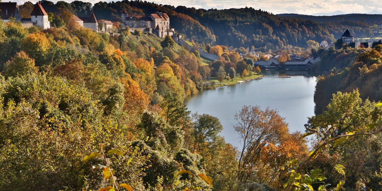 Herbstzauber rund um die weltlängste Burg